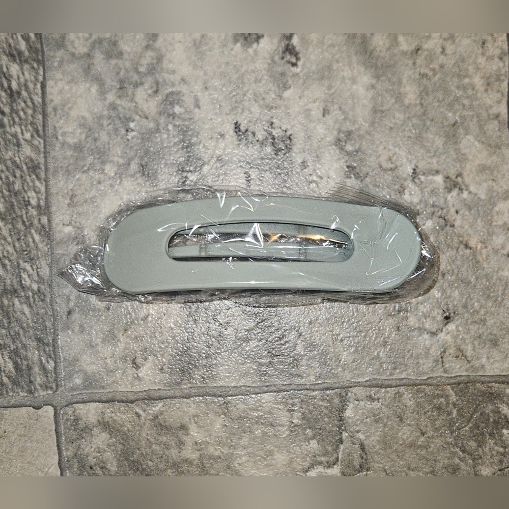 Sleek Gray Flat Hair Claw BNIB